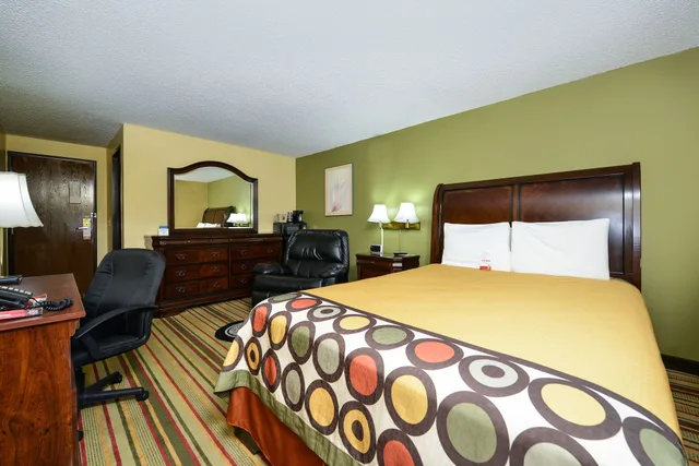 غرفة قياسية بسرير كوين، Super 8 by Wyndham Minot Airport 3/10