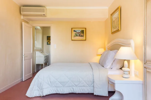 Comfort, Double Bed, Indoor Pool, Sauna, Hot Tub، LA BASTIDE DE TOURTOUR HOTEL & SPA 1/10