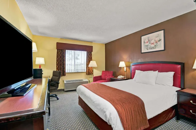 غرفة بسرير كوين لذوي الإعاقة، Baymont By Wyndham Washington Court House 3/7