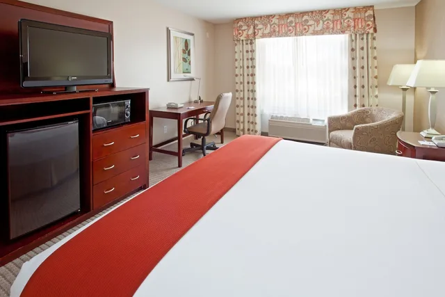 Suite, King Bed, Extra Floor Space, Sofa، Holiday Inn Express Hotel Suites College Station 10/10