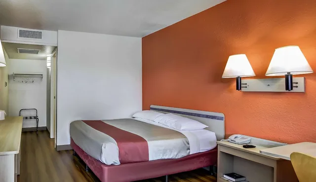غرفة ديلوكس بسرير كوين للمدخنين، Motel6 Medford, OR 4/7