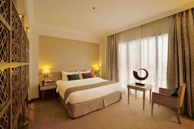 غرفة سوبيريور بسرير كينج بإطلالة على المدينة بمطبخ، فندق جولدن توليب الدمام الكورنيش(Golden Tulip Dammam Corniche Hotel) 5/9