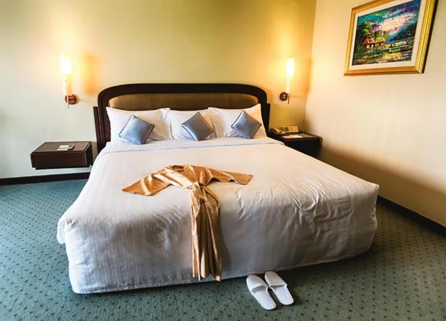 جناح جونيور، Cambodiana Hotel 1/1
