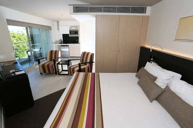 Studio, Twin Beds, Street View, Seahaven Resort 1/4
