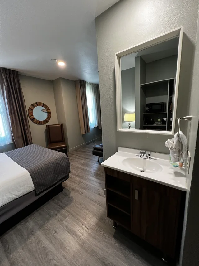 Superior, Murphy Bed, Queen Bed, Sofa، Urban Boutique Hotel 3/10