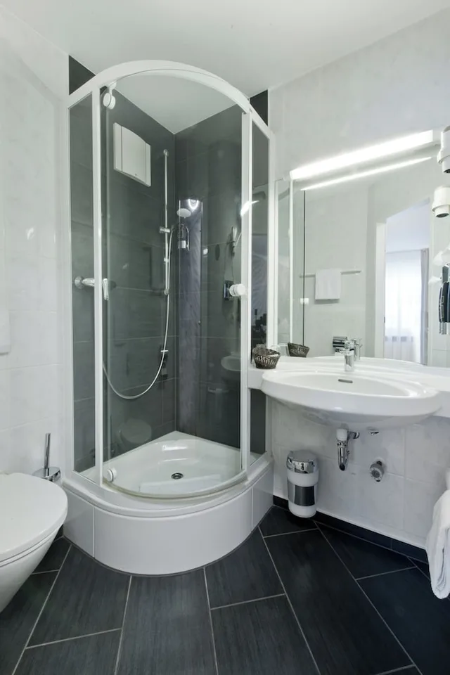 غرفة عائلية بسرير كينج وسريرين منفصلين، Atrium Hotel Amadeus 8/10