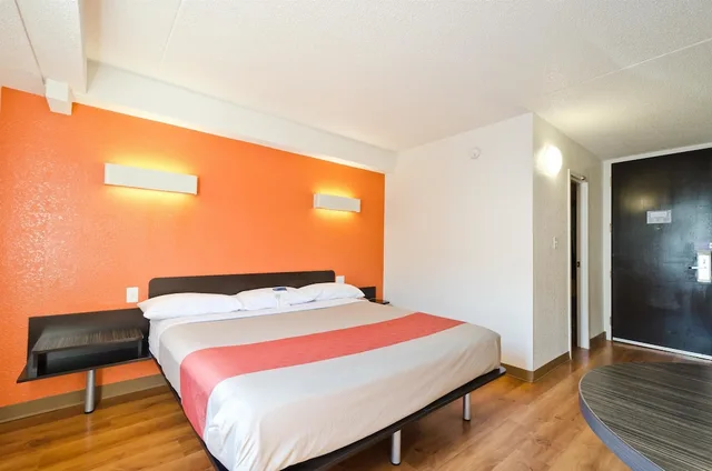 غرفة ديلوكس بسرير كينج، Motel6 Springfield, VA - Washington DC Southwest 3/4