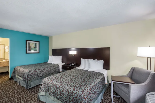 غرفة بسريرين مزدوجين بإطلالة على المسبح، Days Inn By Wyndham Melbourne 4/6