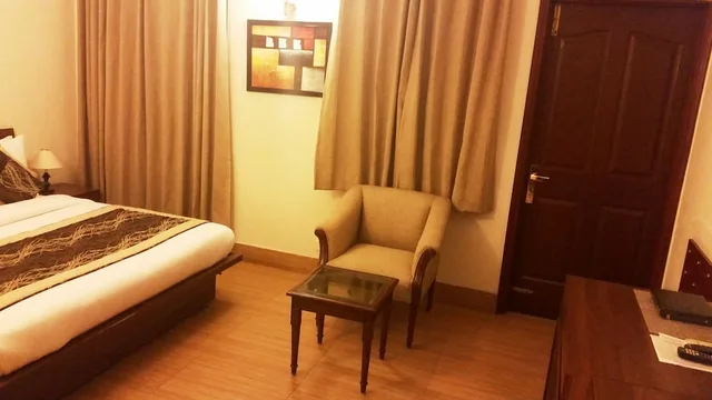 غرفة ديلوكس بسرير كينج، Tavisha Villa Gurgaon 4/6