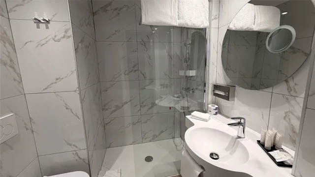 غرفة كومفورت بسرير كوين، Hotel Astoria, Sure Hotel Collection by Best Western 2/3