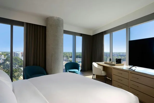 Guest Room, Deluxe, King Bed, Corner, JW Marriott Reston Station 2/4