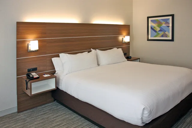 غرفة بسرير كينج، Holiday Inn Express Branford-New Haven 2/6