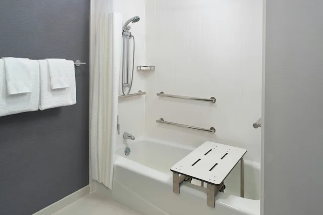 غرفة بسريرين كوين، Courtyard By Marriott Raleigh Midtown 3/6