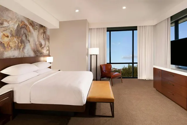 1 Bedroom, Presidential, Suite, King Bed, Top Floor, Corner, Delta Hotels by Marriott Dallas Southlake 1/2