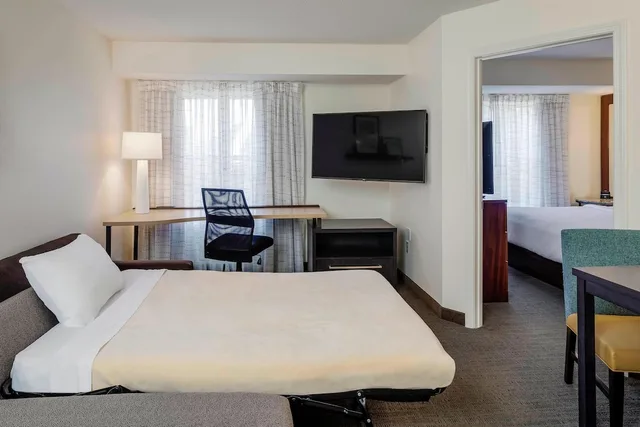 جناح بسرير كينج بغرفة نوم واحدة مع أريكة لذوي الإعاقة، Residence Inn Portsmouth 2/2
