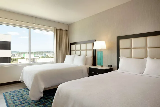 جناح بسرير كينج بغرفتين لذوي الإعاقة، Embassy Suites by Hilton San Antonio Landmark 2/3