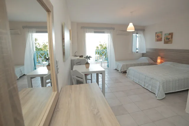 Room, Triple, 1 Double and 1 Single Bed, Lateral Side Sea View، Marilisa Hotel 4/6