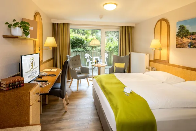 غرفة قياسية بسريرين منفصلين بشرفة، Akzent Hotel Berlin 1/2