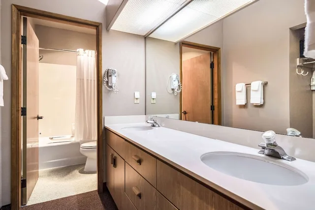 Efficiency, Suite, Queen Bed, Sofa, Accessible، Quality Inn & Suites Bainbridge Island 2/5