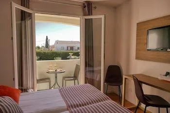 Standard, Triple, Garden Area، Le Rodin Hotel 1/1