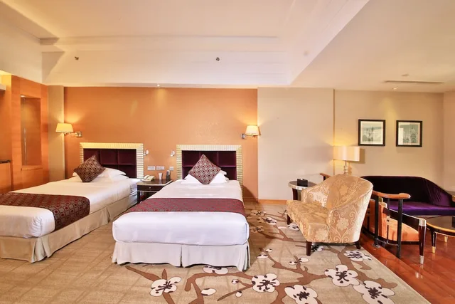 1 Bedroom, Business, Suite, Twin Beds, Balcony, Xinhui Country Garden Phoenix Hotel 1/10