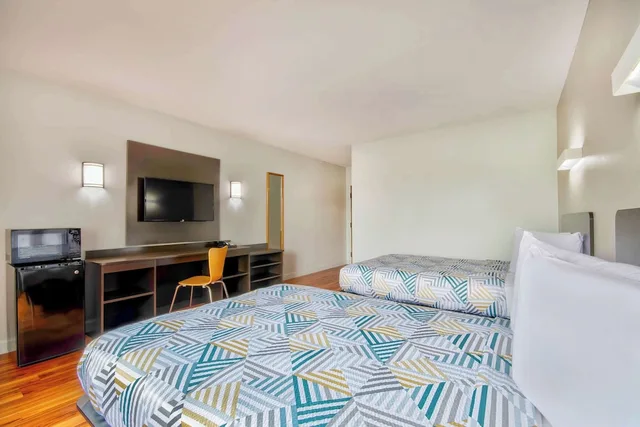 غرفة قياسية بسريرين مزدوجين، Motel6 Springfield, OH 4/7