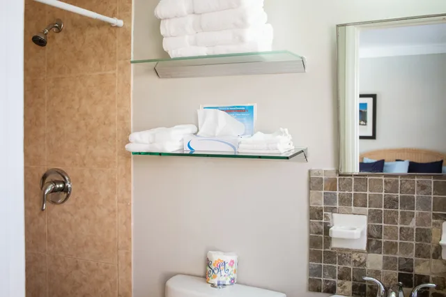 غرفة بسريرين كوين، Riptide Oceanfront Hotel 6/7