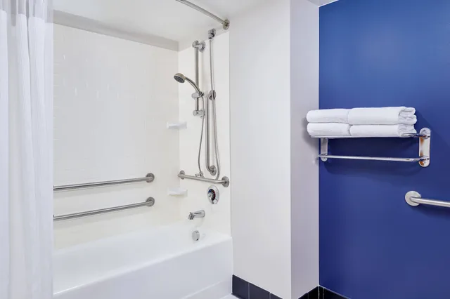 غرفة بسرير كينج بإطلالة على المتنزه، Fairfield Inn And Suites Indianapolis Downtown 13/14