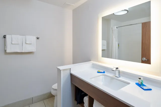 suite, multiple beds، Holiday Inn Express and Suites El Paso East 1/1