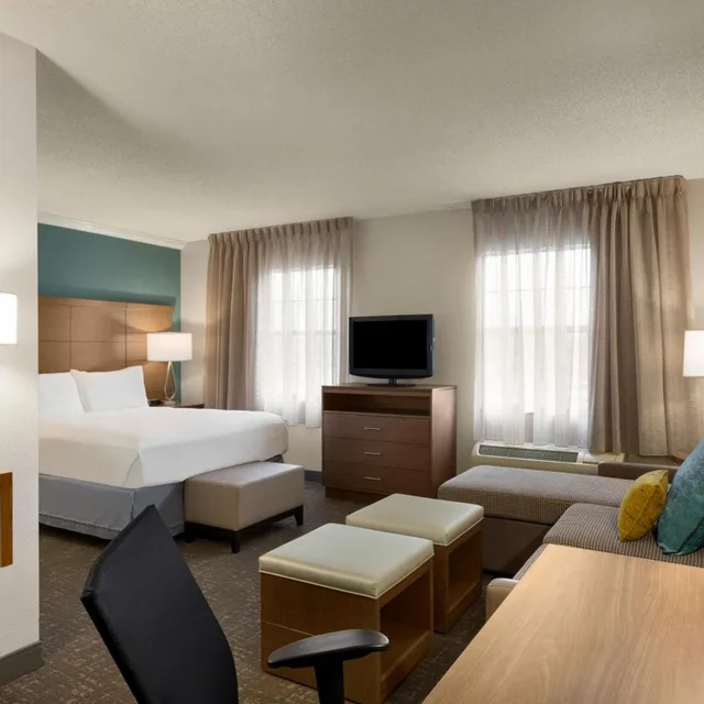 Studio, Suite, Staybridge Suites Tampa East Brandon 2/4