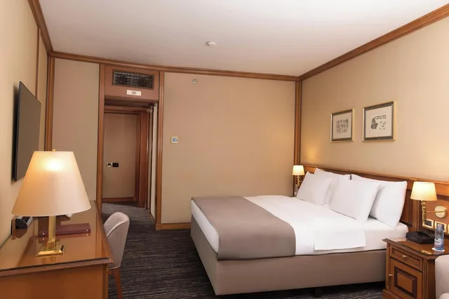 غرفة بريميوم بسرير كوين، Grand Hotel Bucharest 2/6