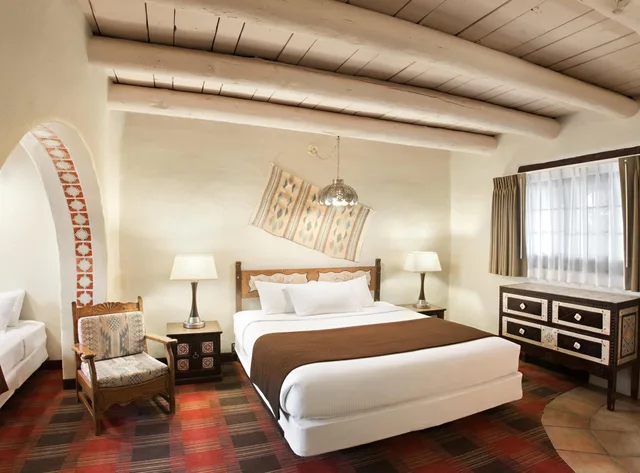 غرفة بسرير كوين، Sagebrush Inn Suites 6/8