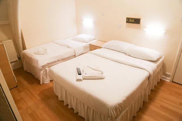 جناح عائلي، Croft Hotel 1/3