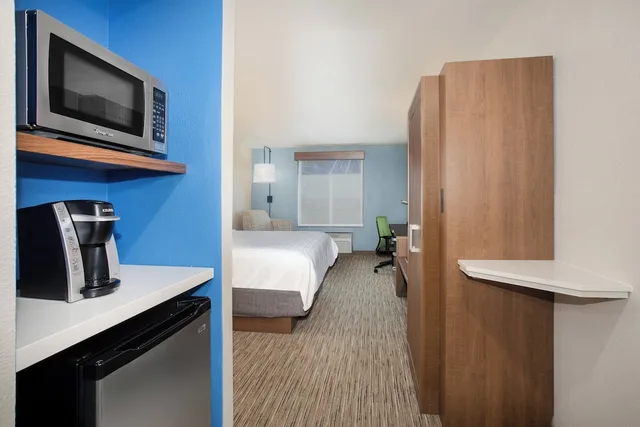 غرفة قياسية بسرير كينج، Holiday Inn Express and Suites Chowchilla - Yosemite Park Area 1/1