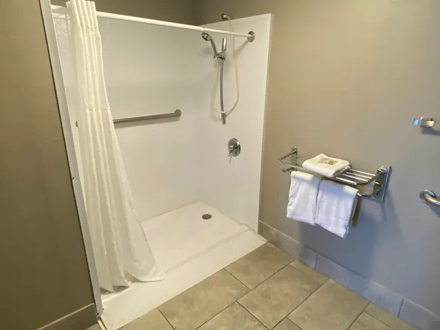 غرفة ديلوكس بسرير كينج لذوي الإعاقة، Red Roof Inn Savannah North I-95 – Port Wentworth 3/3