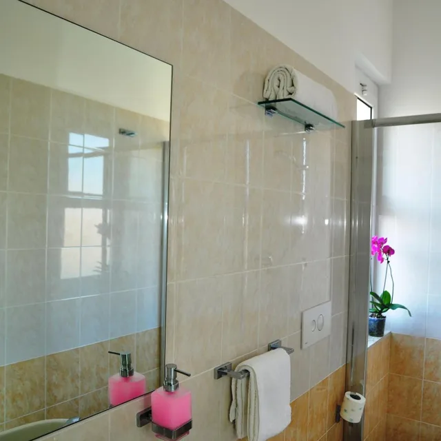 غرفة قياسية ثلاثية، Hotel Lugano 8/8