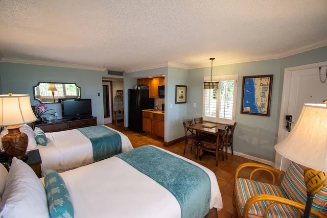 Studio, 2 Double Beds, Gulf Side, Vanderbilt Beach Resort 2/7