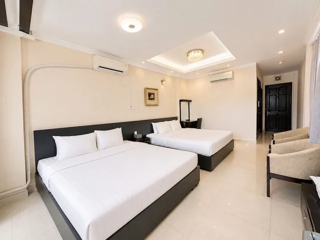 غرفة عائلية بسريرين كينج بإطلالة على المدينة بشرفة، Calmette Hotel 3/6