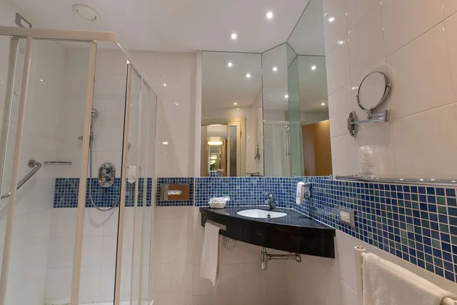 غرفة كلاسيكية بثلاثة أسرّة، Best Western Palace Inn 6/7