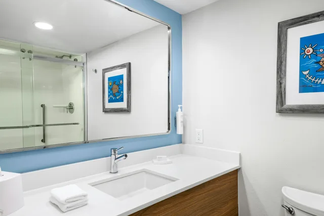 جناح بسرير كينج بإطلالة على المسبح، Hampton Inn Suites San Juan 4/6
