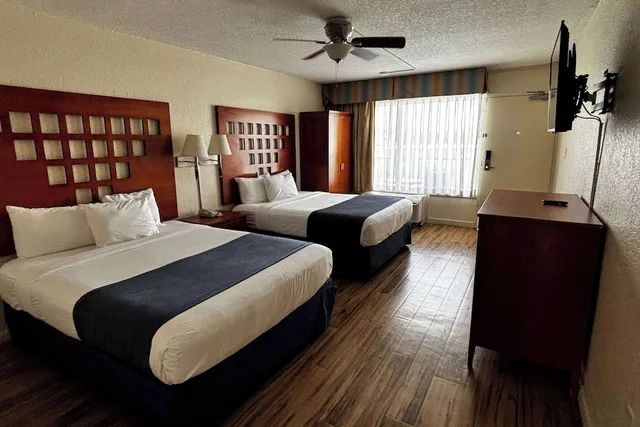 جناح بسرير بطابقين وسريرين كوين، Ramada by Wyndham Hotel & Water Park 1/1