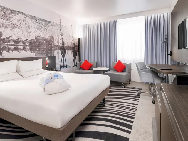 غرفة بريميوم تنفيذية بسرير كوين، Novotel London Excel 1/5