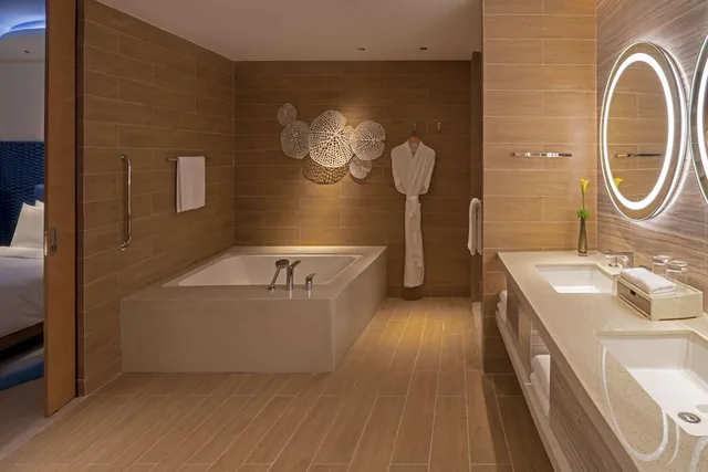 Park, Premium, Suite, King Bed, King and Twin Beds, Ocean View، Hyatt Regency Hainan Ocean Paradise Resort 2/2