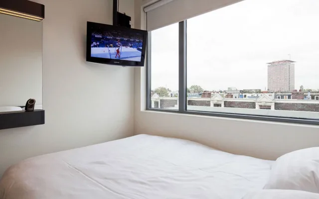 Small Double Room, easyHotel Amsterdam City Centre 3/12
