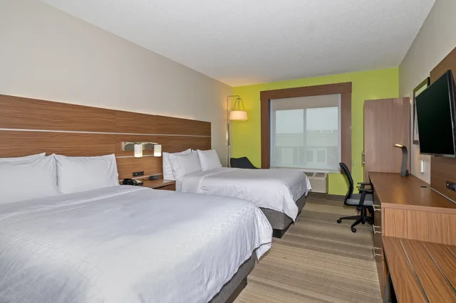 غرفة قياسية بسريرين كوين، Holiday Inn Express Hotel & Suites Woodbridge 4/6