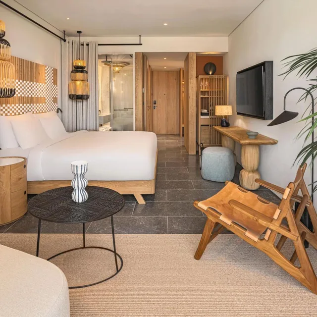 Bay, Guest Room, Deluxe, King Bed, Partial Sea View, Sofa، W Costa Navarino 4/4