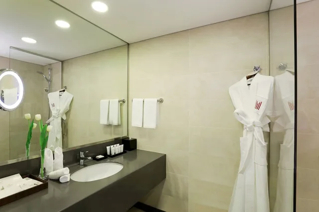 Superior Room with Two Single Beds، ميلينيوم مطار المدينة(Millennium Madinah Airport) 5/6