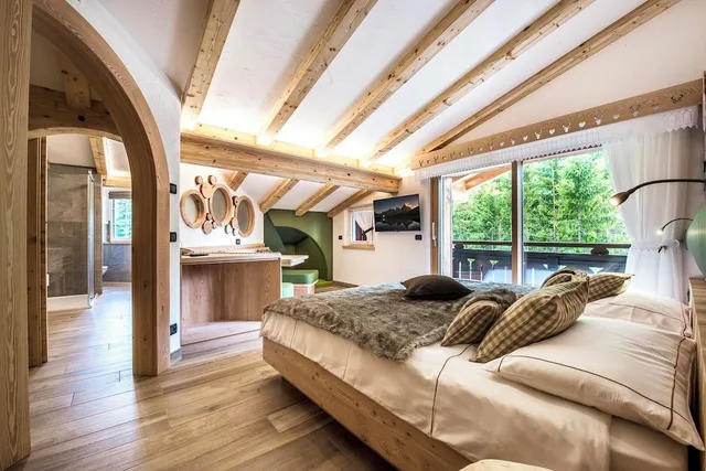 Twin Beds, Mountain View, Hot Tub, HOTEL CHALET PINETA 1/5