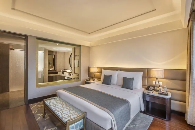 Club, Superior, King Bed, The Leela Ambience Convention Hotel Delhi 1/7