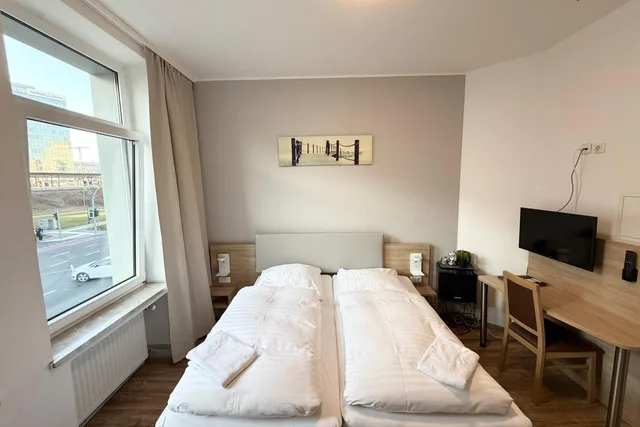 غرفة قياسية بسرير مزدوج أو سريرين منفصلين، Central Hotel Duisburg 1/10